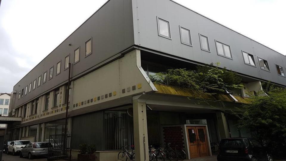 Ciprski poslovnež za pet milijonov evrov kupil sodišče na...