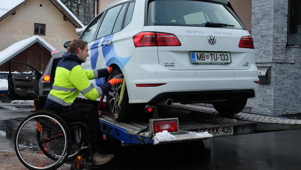 Zgodba 21-letnega paraplegika, ki vas bo rešil, četudi vam avto odpove 1.500 kilometrov od doma