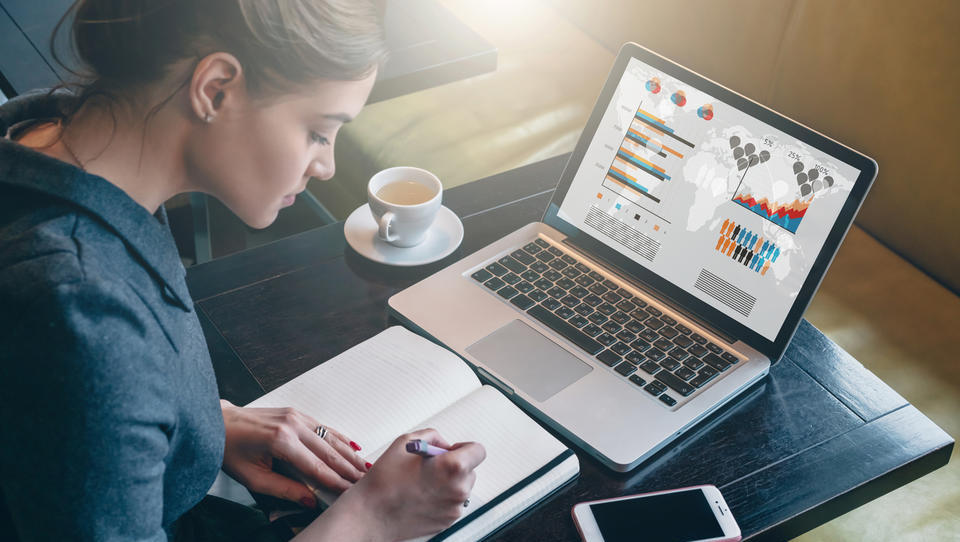 Top službe - Magna išče finančnika, službe še v Medisu, KPMG,...