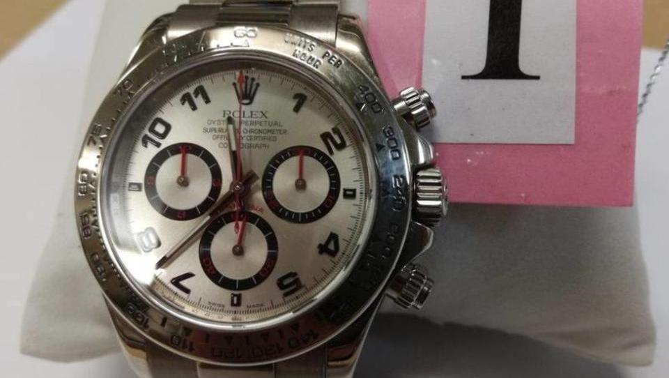 Furs s prodajo prestižnih ročnih ur zaslužil 38.500 evrov