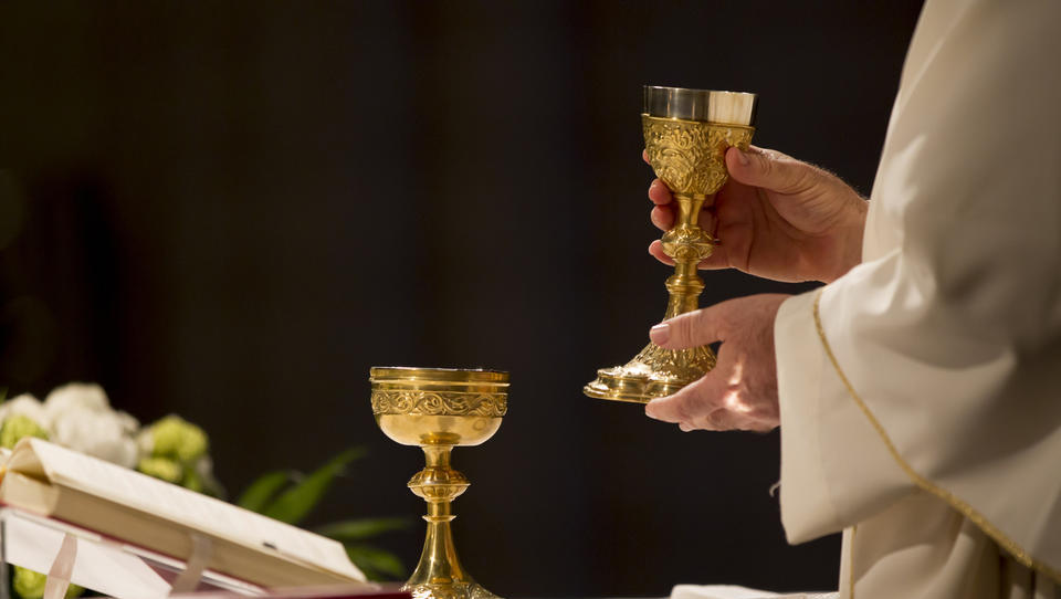 Se bo v cerkvah še pilo mašno vino? Cerkev je za blagovno znamko...