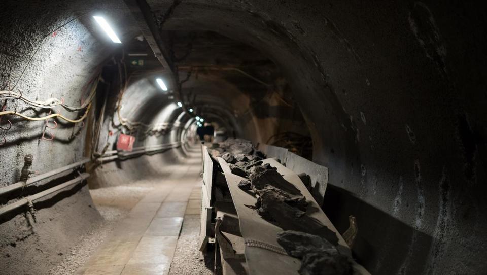 Kako je v črni luknji Premogovnika Velenje izginjal denar